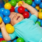 baby_with_play_balls_208631